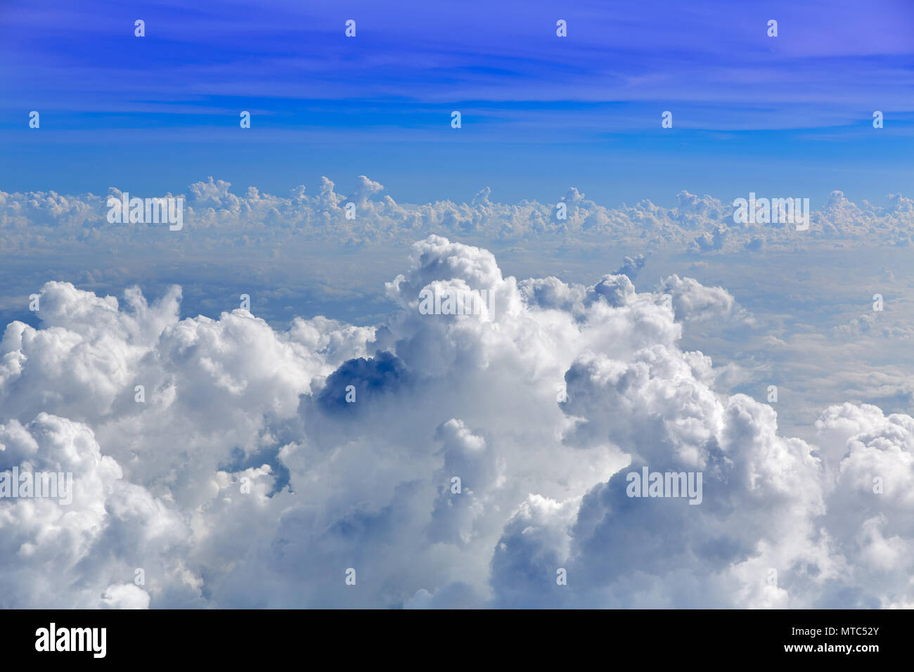 Vue mer de nuages Cumulus vue aérienne du point de vue d'aéronefs Banque D'Images