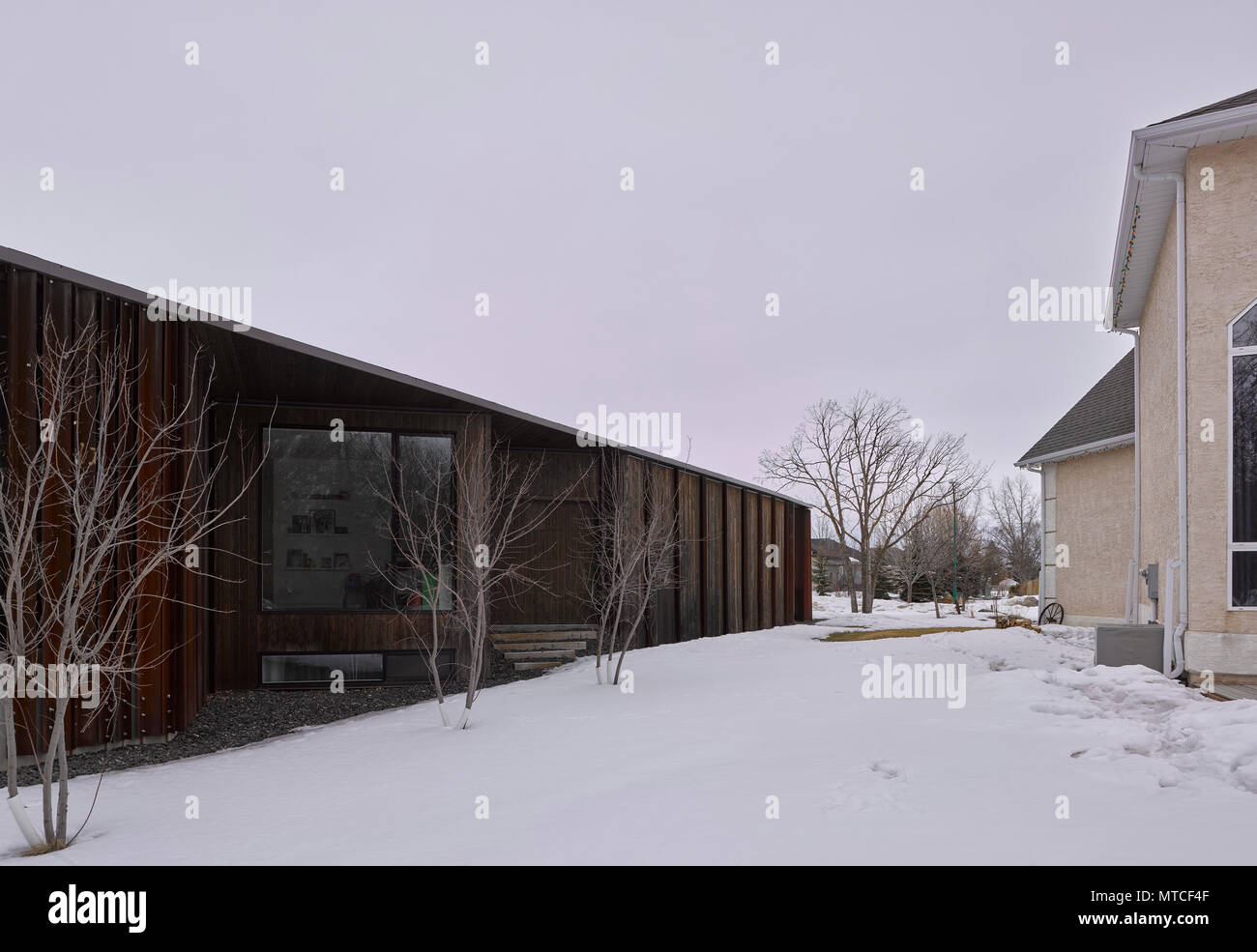 Élévation latérale. Maison de parallélogramme, Winnipeg, Canada. Architecte : 5468796 L'Architecture, 2016. Banque D'Images