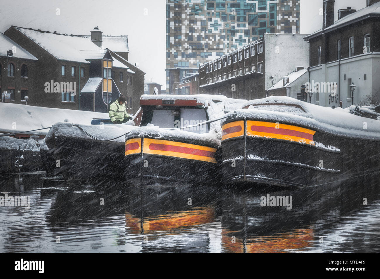 Rue du gaz et du bassin du Regency Wharf à Birmingham (Royaume-Uni), couvertes de neige Banque D'Images