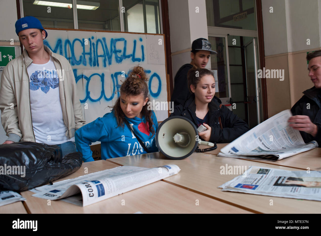 Rome. 'Machiavelli' high school occupées par des étudiants qui protestent contre les coupures du gouvernement sur l'éducation. L'Italie. Banque D'Images