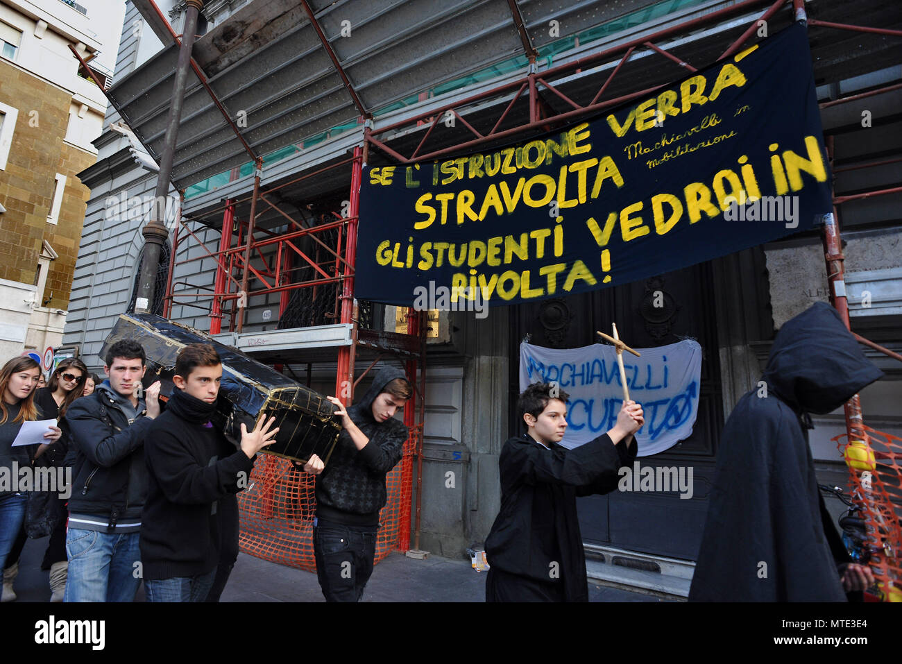 Rome. Les élèves flash mob contre les coupures du gouvernement sur l'éducation.en Italie. Banque D'Images