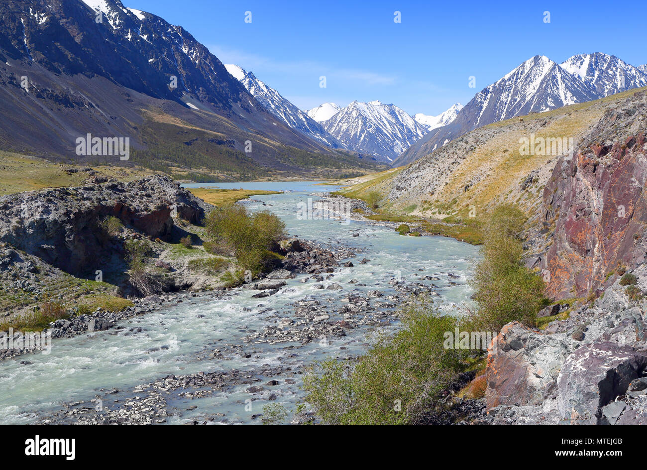 Rivière de montagne paysage dans Altay Banque D'Images