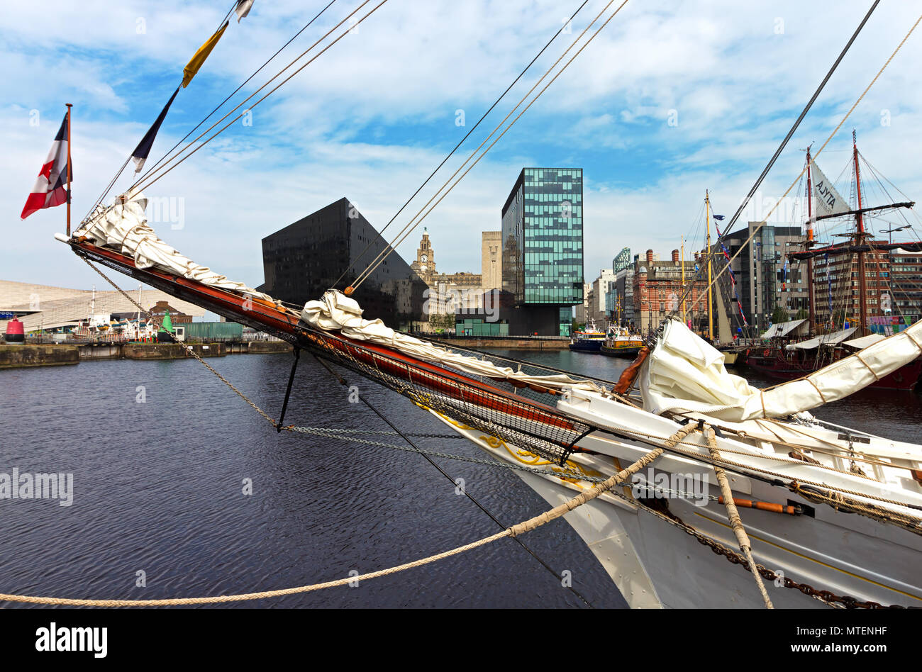 De grands navires à quai pendant les trois festivals Tall Ships Regatta à Liverpool en 2018. Banque D'Images