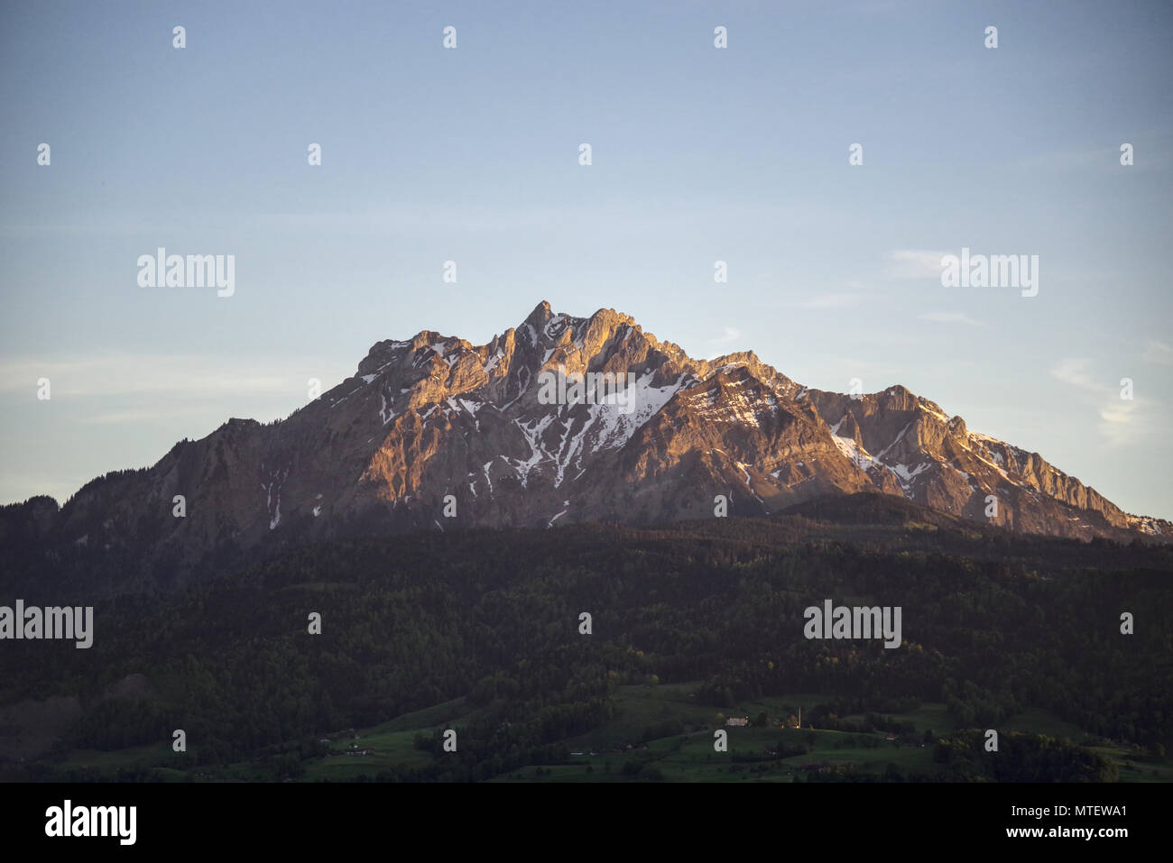 Le Mont Pilatus, connu comme le roi des montagnes, au-dessus de Lucerne en Suisse Banque D'Images