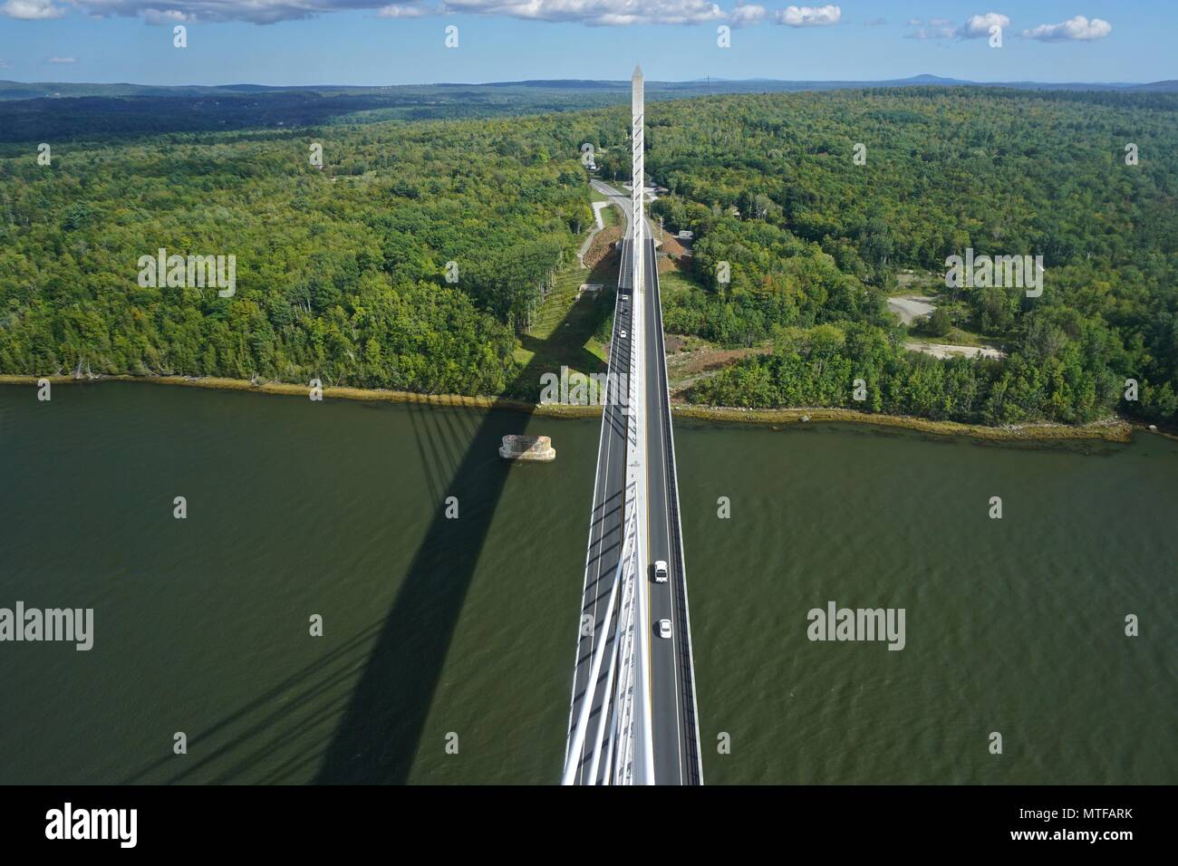 La rivière Penobscot Narrows Bridge est un 2 120 pi de long pont à haubans sur la rivière Penobscot, Maine, près de Bucksport. Banque D'Images