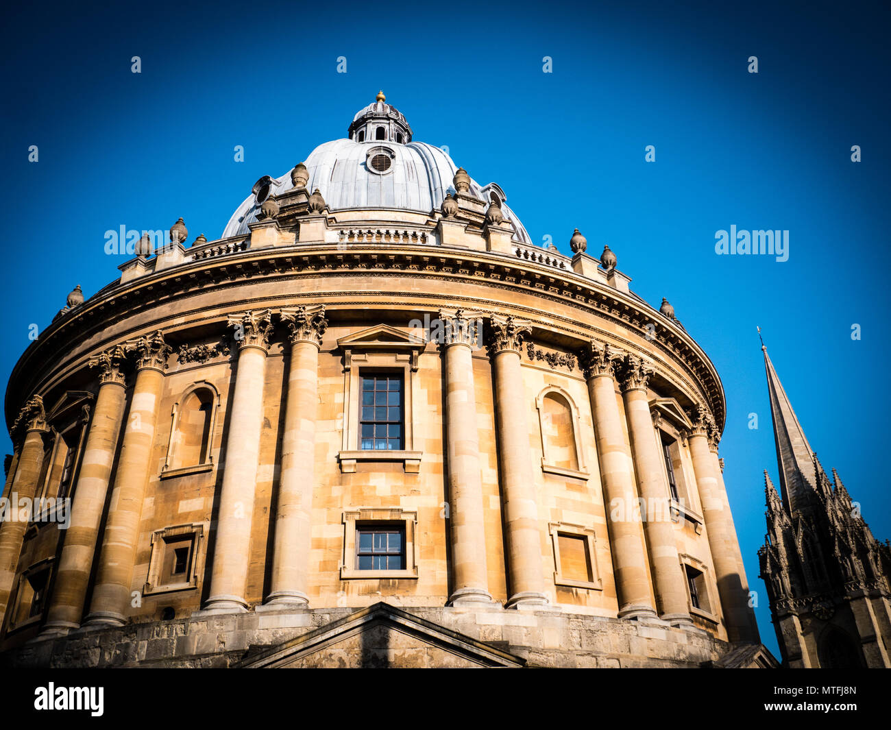 Oxford Radcliffe Camera Monument, avec le droit à l'université, Eglise St Mary the Virgin, l'Université d'Oxford, Oxford, Oxfordshire, England, UK, FR. Banque D'Images