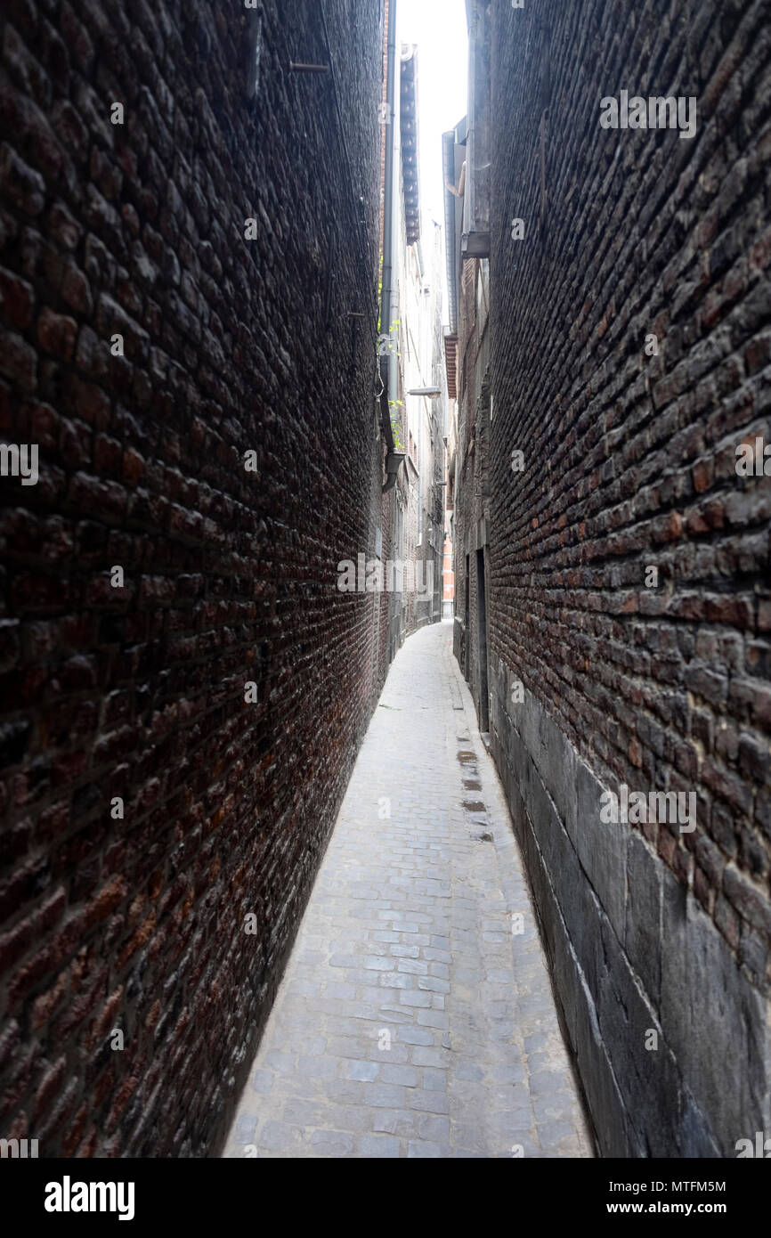 Petite rue étroite à Liège, Belgique Banque D'Images
