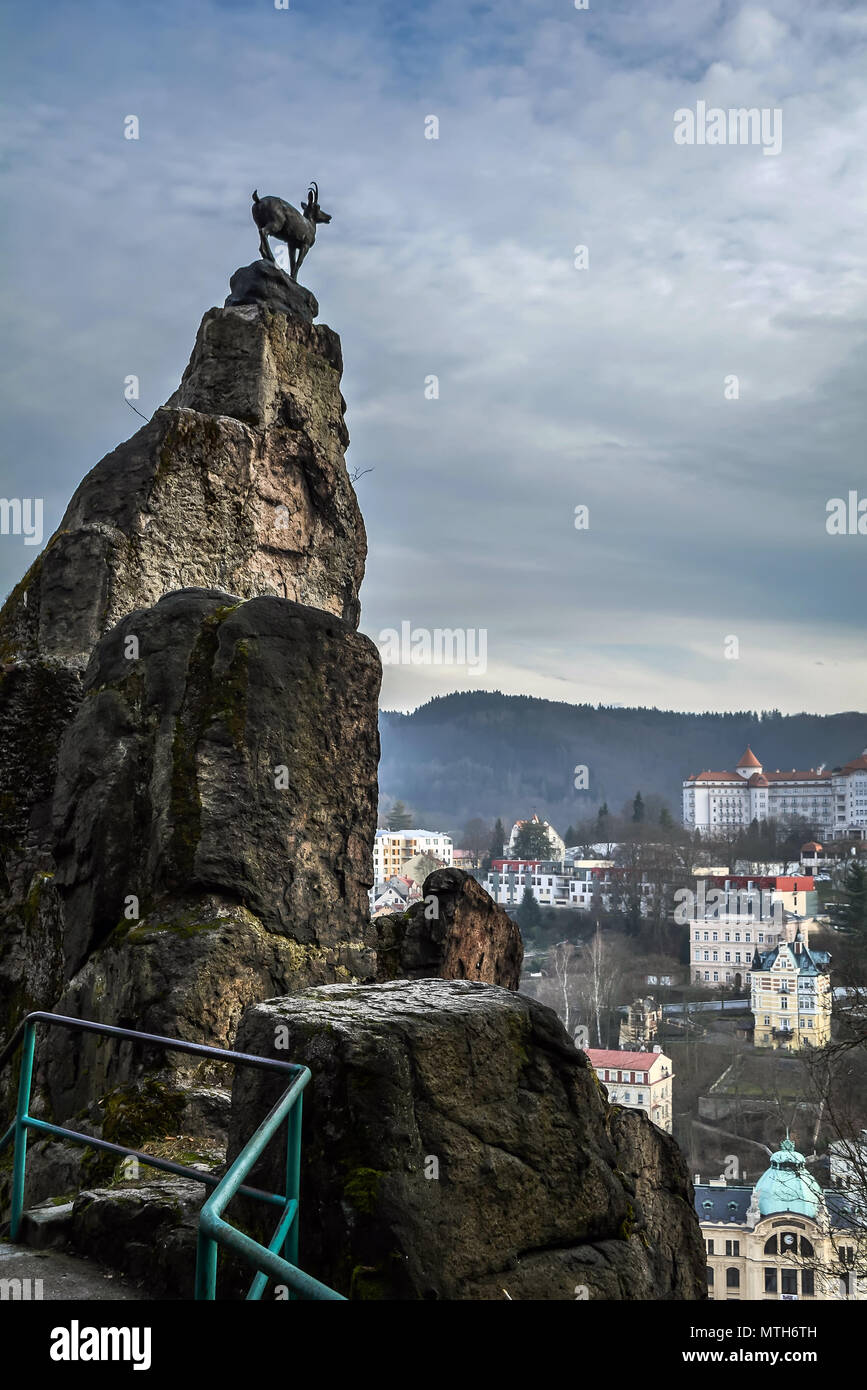 Jeleni Skok (Deer Leap) Rock avec le cerf à Karlovy Vary, République Tchèque Banque D'Images