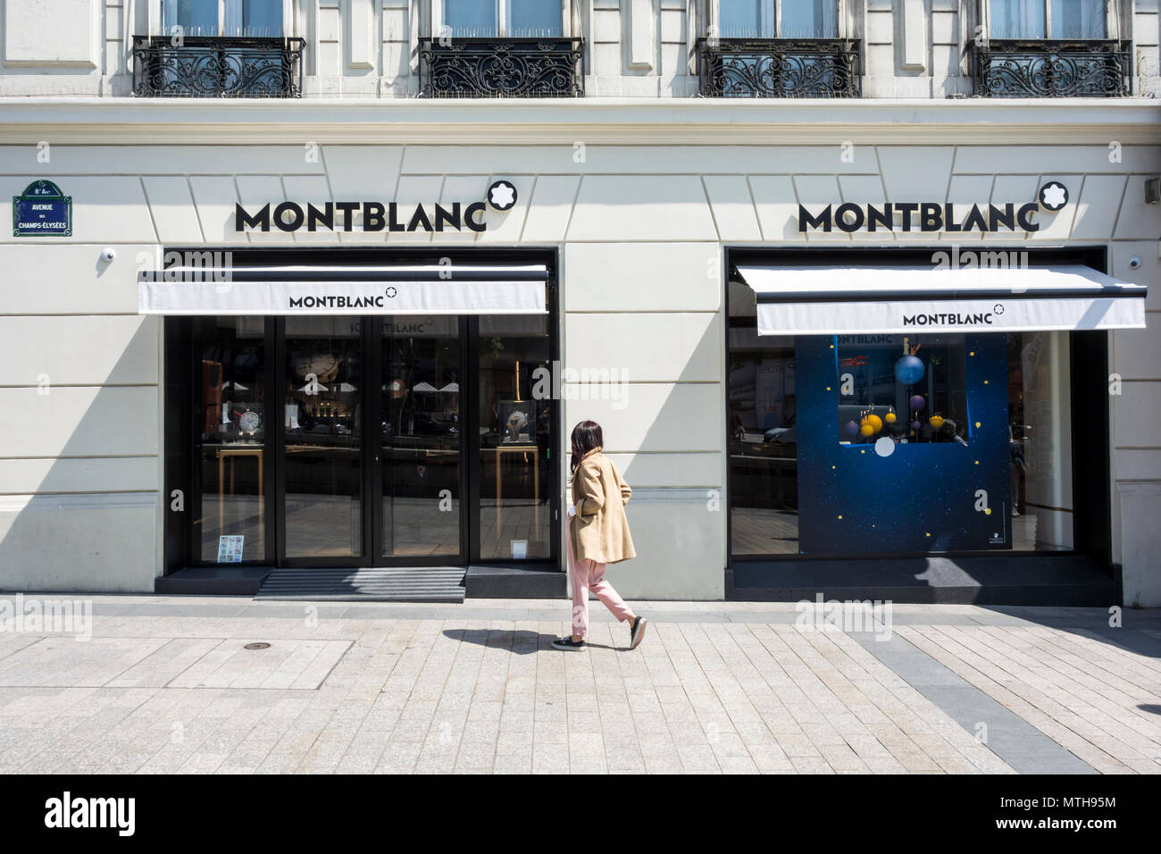 Mont Blanc magasin au Champs Elysées à Paris, France Photo Stock - Alamy