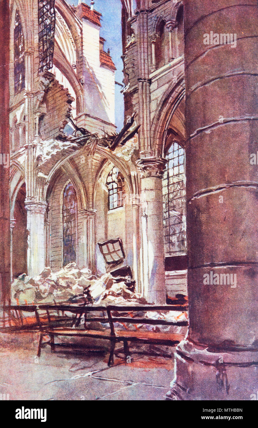 Intérieur de la cathédrale de Soissons après un bombardement, 1915, France Banque D'Images