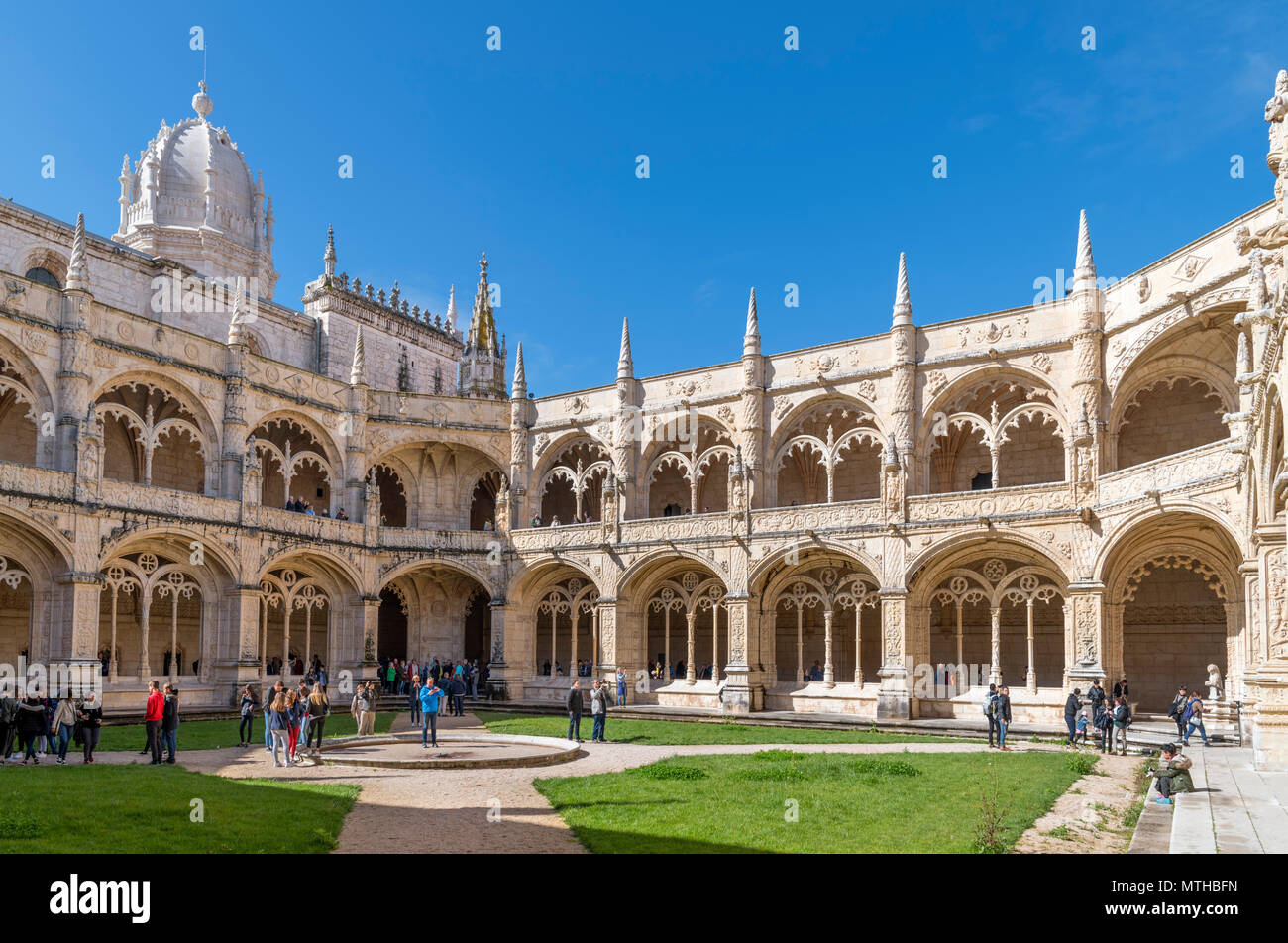 Cloître de la monastère des Hiéronymites (Mosteiro dos Jerónimos ), quartier de Belém, Lisbonne, Portugal Banque D'Images