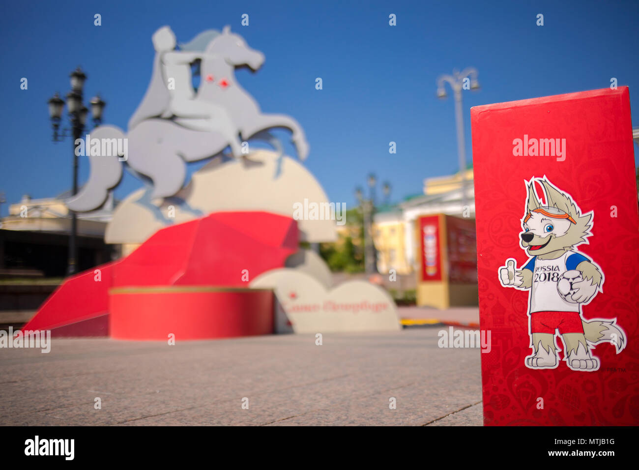 Mascotte officielle de la Coupe du Monde de la FIFA 2018 en Russie - Zabivaka dans les installations de sites emblématiques des villes participants de la Coupe du Monde de la FIFA 2018. Banque D'Images