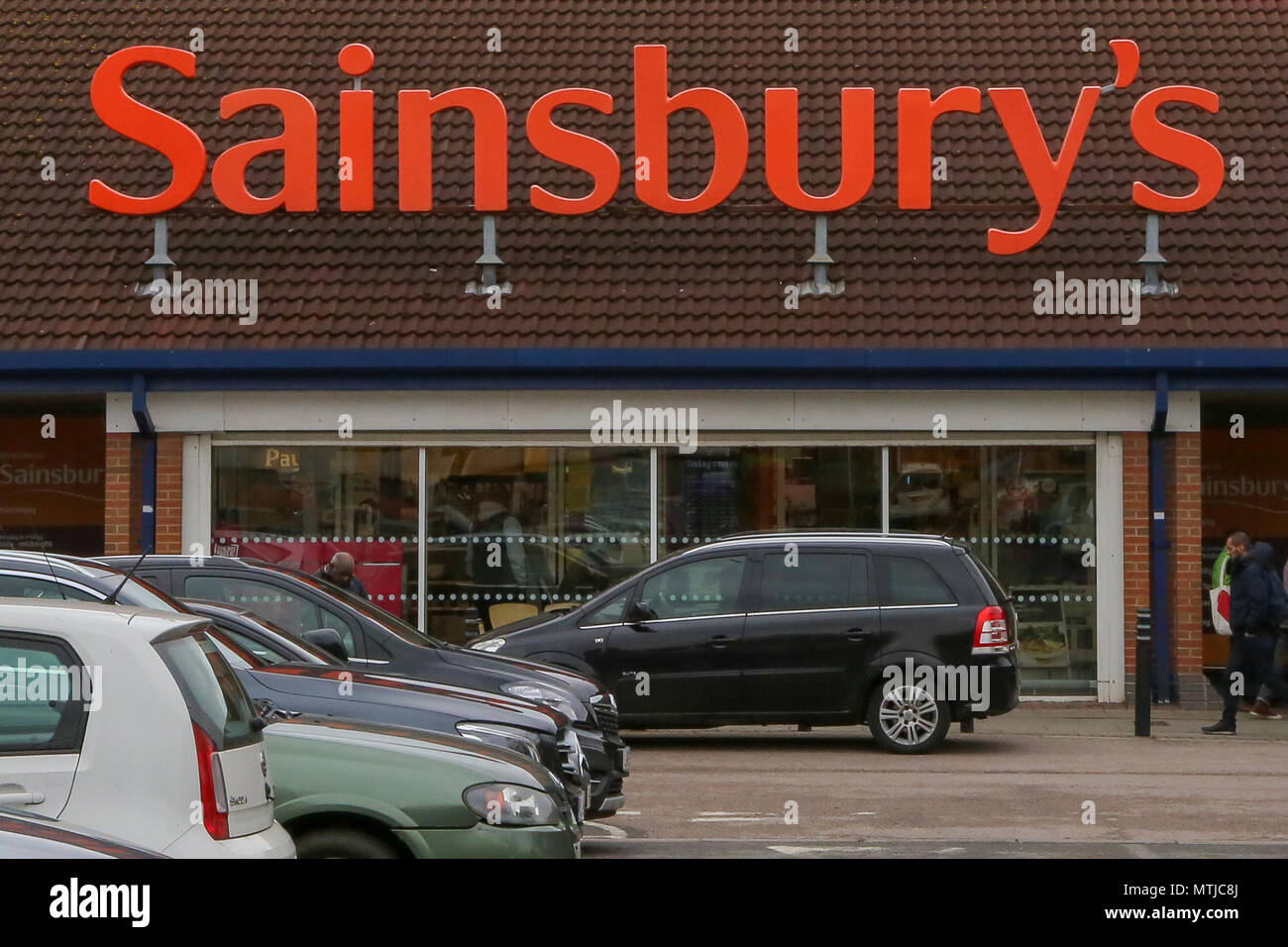 Vue générale du magasin Sainsbury's au nord de Londres. Pourparlers de fusion entre les chaînes de supermarchés Sainsbury et Asda sont à un stade avancé. Avec : Atmosphère, voir Où : London, Royaume-Uni Quand : 28 Avr 2018 Crédit : Dinendra Haria/WENN Banque D'Images