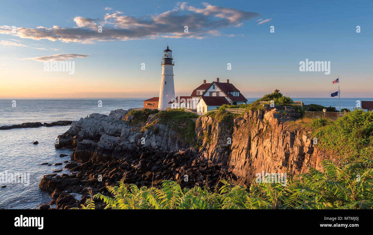 Portland Head Lighthouse au lever du soleil, la Nouvelle Angleterre, Maine, USA. Banque D'Images