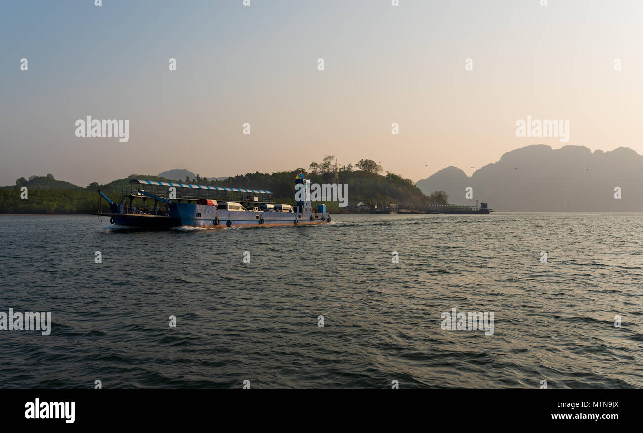 Koh Lanta, Thaïlande, les navires de transport de fret Banque D'Images