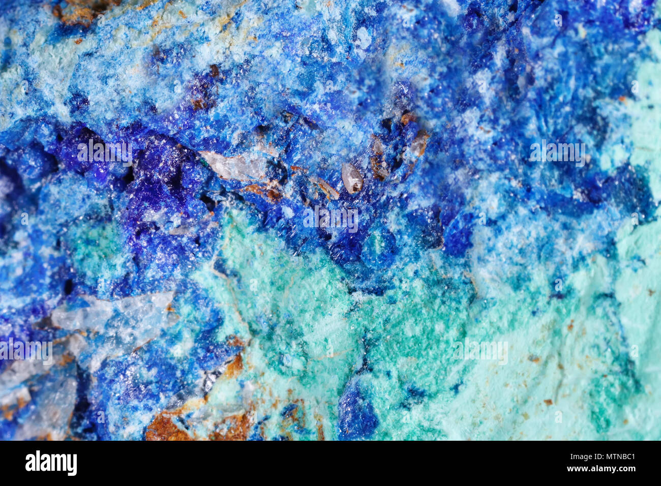 L'azurite minéraux. La texture du minéral. La prise de vue macro de pierre naturelle. Les matières minérales. Résumé fond. Banque D'Images