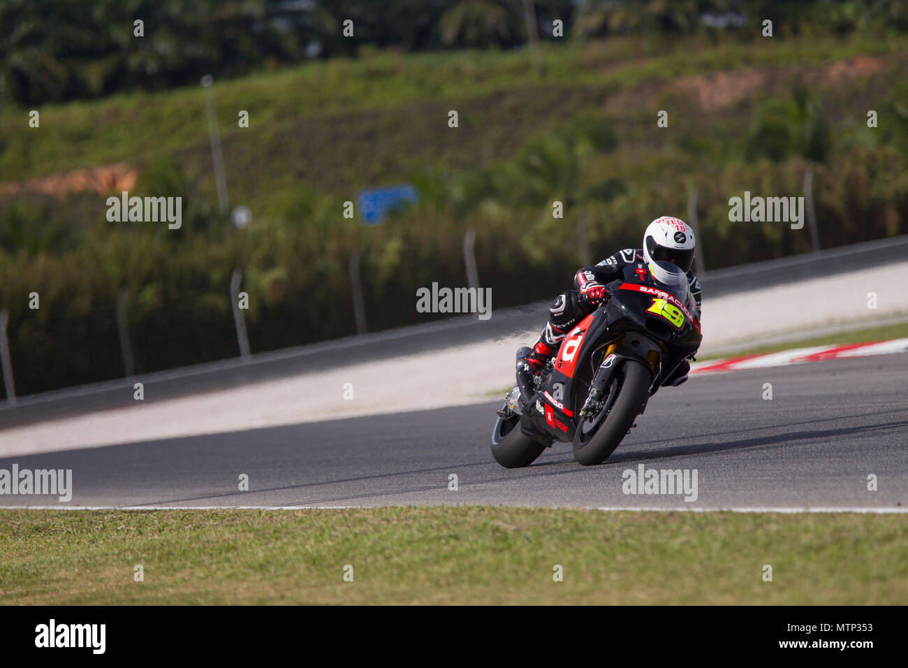 Riders prendre pour le circuit au niveau du site officiel MotoGP test d'hiver au circuit Sepang en Malaisie. Banque D'Images