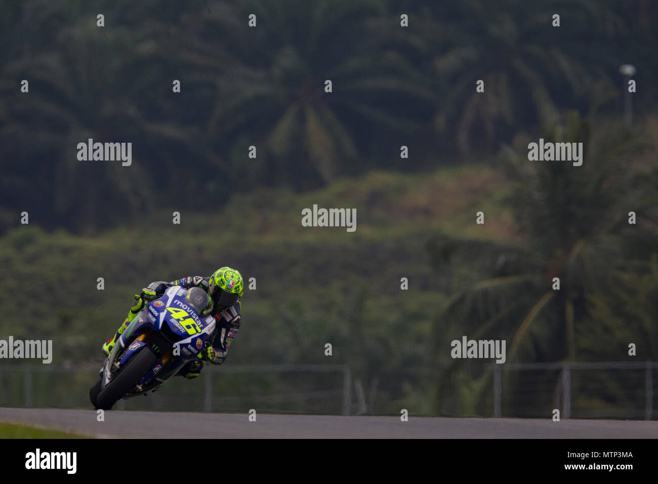 Neuf fois Champion du monde Valentino Rossi à califourchon sur sa Yamaha M1 Movistar vélo à l'usine d'hiver officiels MotoGP test à Sepang Circuit en Malaisie. Banque D'Images