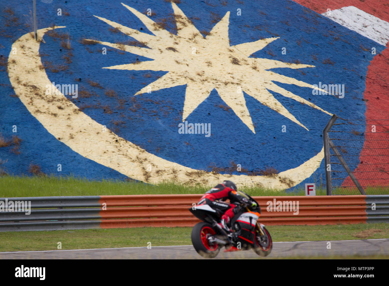 Riders prendre pour le circuit au niveau du site officiel MotoGP test d'hiver au circuit Sepang en Malaisie. Banque D'Images