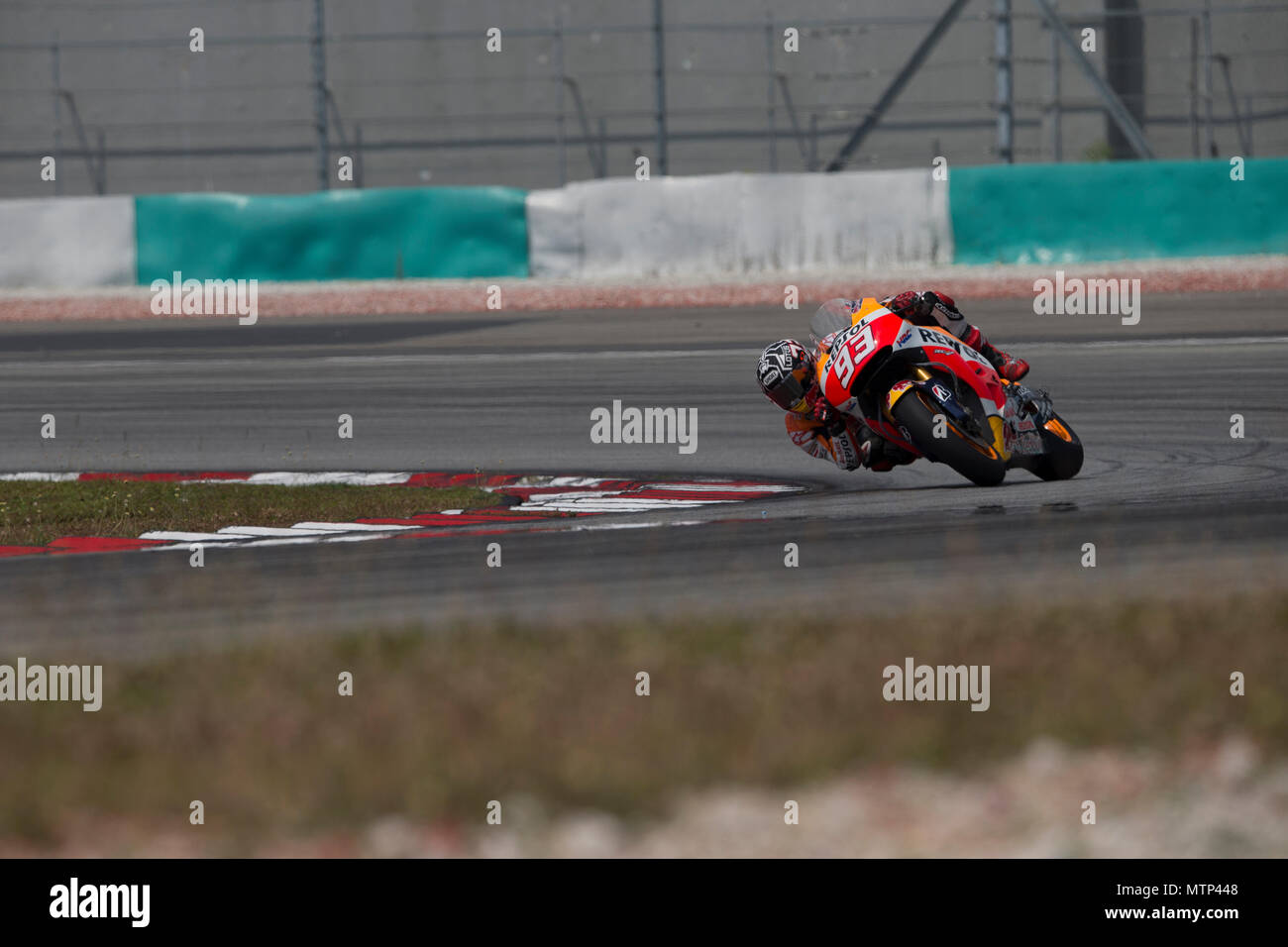 L'Espagne Marc Marquez Repsol Honda RCV à califourchon sur son vélo à l'usine d'hiver officiels MotoGP test à Sepang Circuit en Malaisie. Banque D'Images