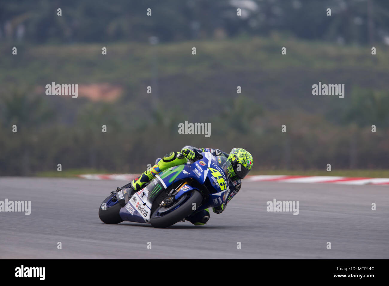 Neuf fois Champion du monde Valentino Rossi à califourchon sur sa Yamaha M1 Movistar vélo à l'usine d'hiver officiels MotoGP test à Sepang Circuit en Malaisie. Banque D'Images