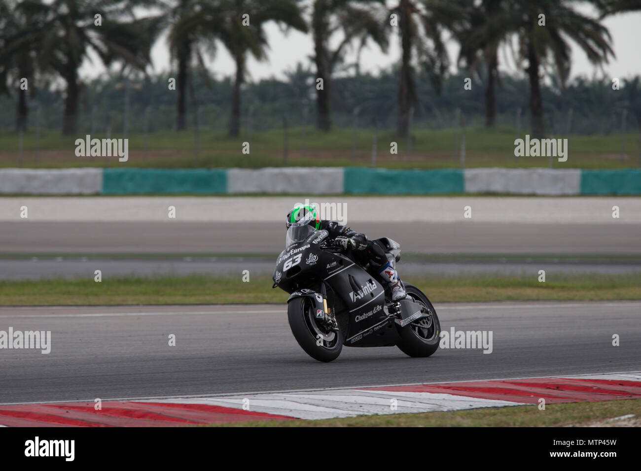 Riders prendre pour le circuit au niveau du site officiel MotoGP test d'hiver au circuit Sepang en Malaisie. Banque D'Images
