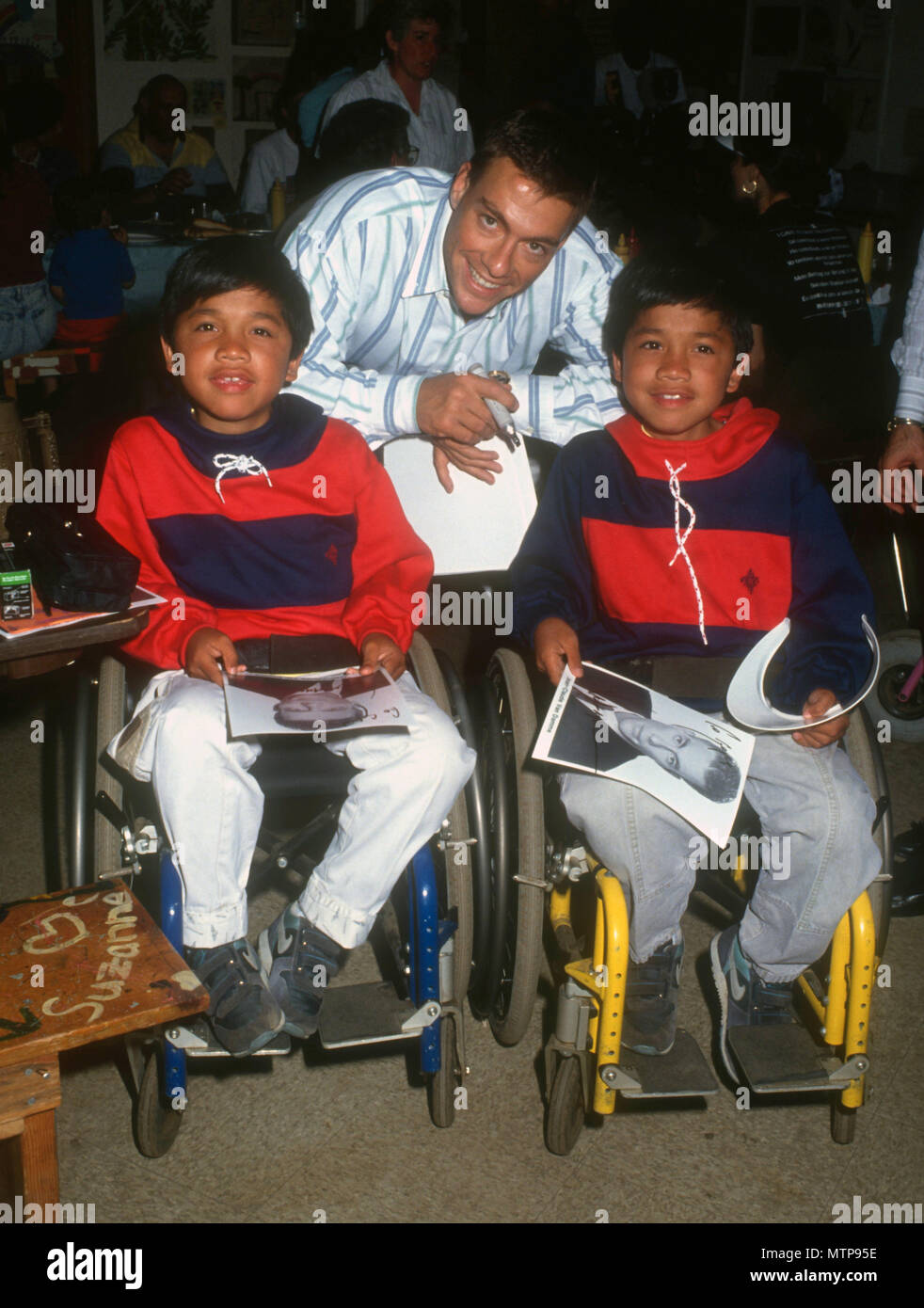 MALIBU, CA - le 28 juin : l'Acteur Jean-Claude Van Damme assiste à la Dystrophie Musculaire Summer Camp le 28 juin 1991 à Malibu, en Californie. Photo de Barry King/Alamy Stock Photo Banque D'Images