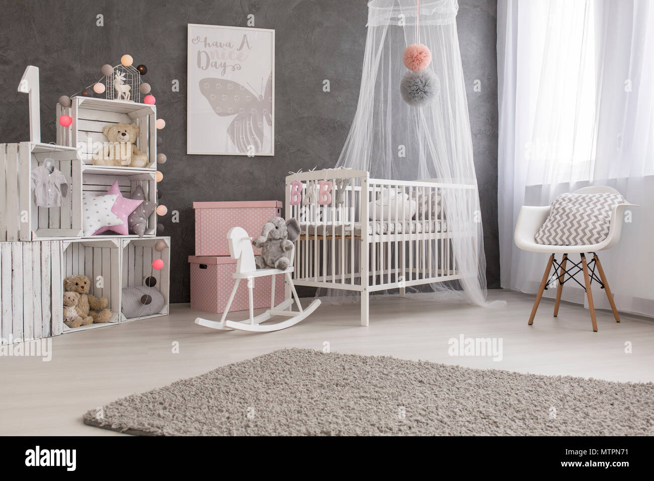 Tire D Un Cadre Cosy Et Moderne Chambre Bebe Fille Photo Stock Alamy Tire D Un Cadre Cosy Et Moderne Chambre Bebe Fille Photo Stock Alamy