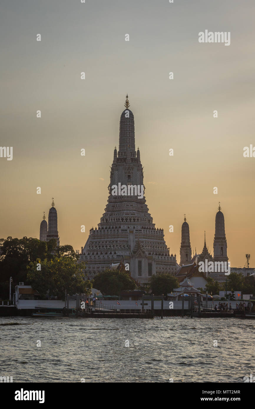 Coucher du soleil à Wat Arun Bangkok Banque D'Images