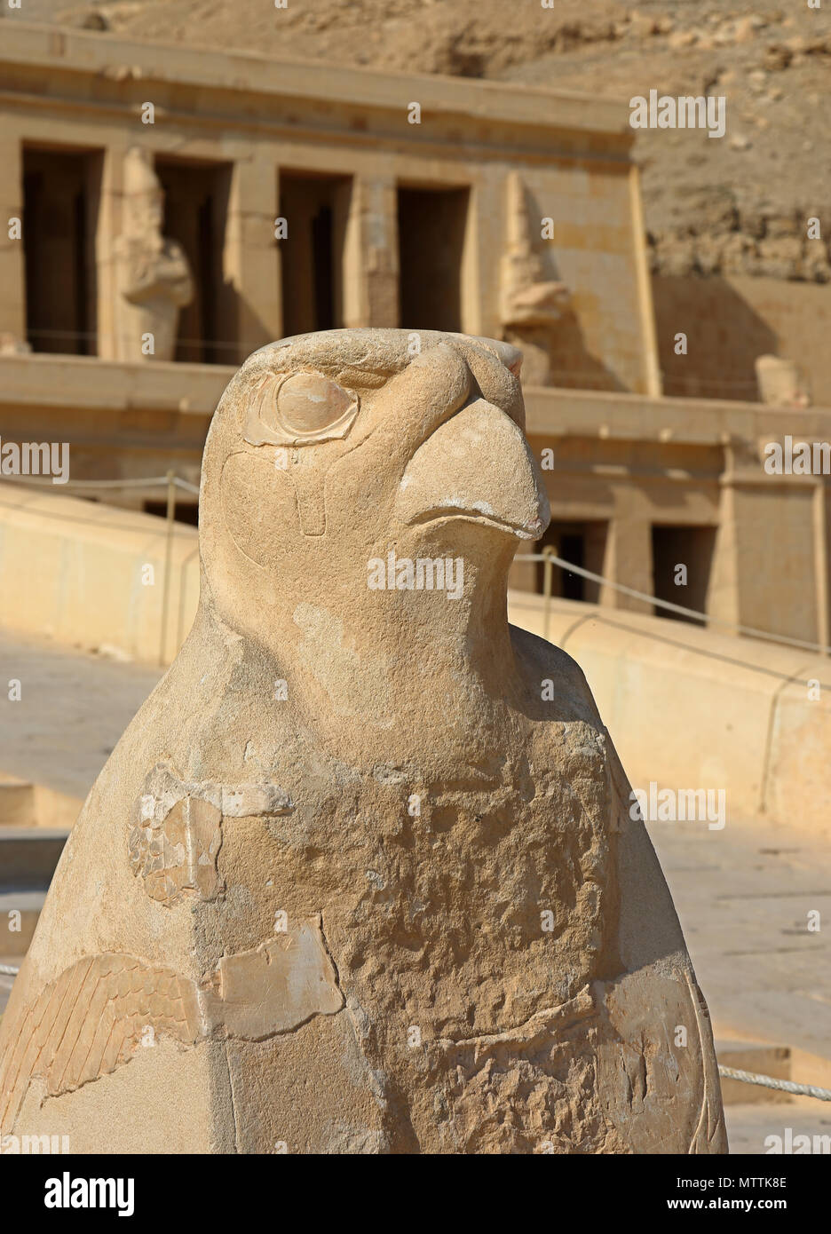 Horus statue au Temple de la Reine Hatshepsout à Louxor, Egypte Banque D'Images