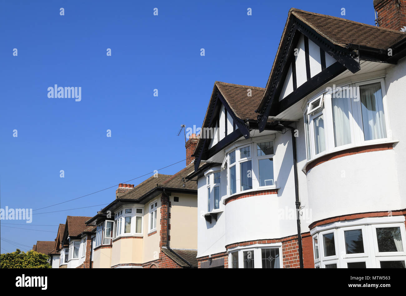 Maisons mitoyennes à New Malden, Surrey, UK Banque D'Images