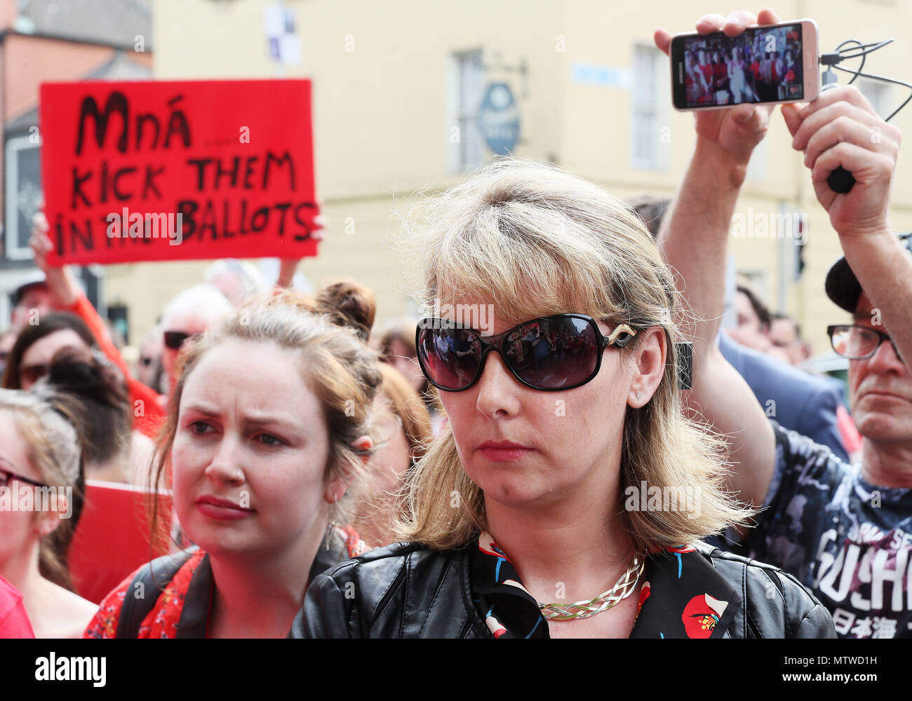 Emma Mhic Mhathoena au cours d'une manifestation à Leinster House, Dublin, dans le cadre d'une journée d'action organisée par 4 montons des femmes en solidarité avec les femmes concernées par l'CervicalCheck scandale. Banque D'Images