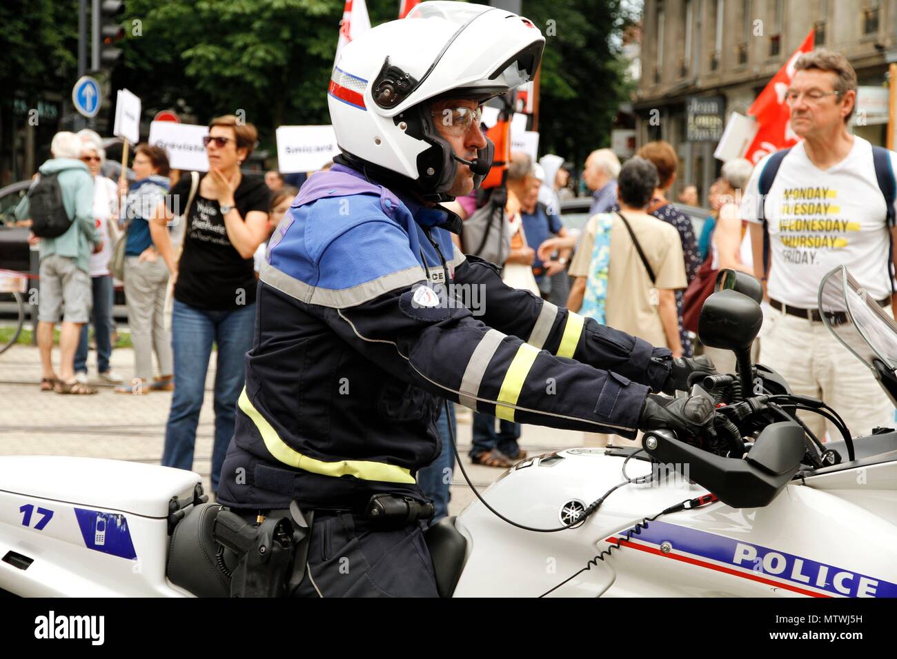 Illustration de la police, les forces de sécurité, la police municipale et une moto, voiture de police, camion de police nationale, biker, les forces de sécurité. Banque D'Images