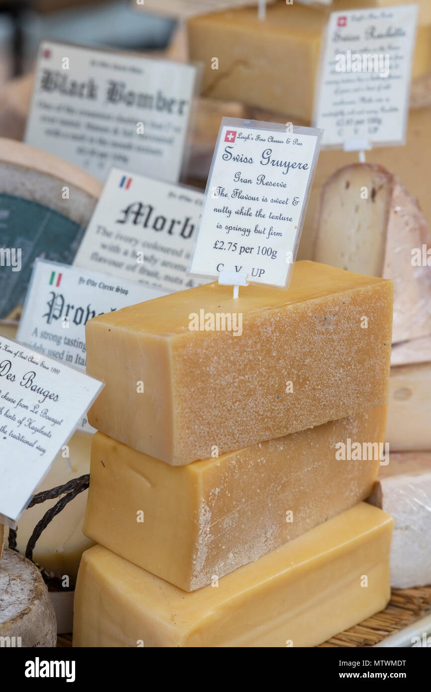 Fromage Gruyère suisse. Et spécialité de fromage artisanal à un décrochage food festival. Oxfordshire, Angleterre Banque D'Images