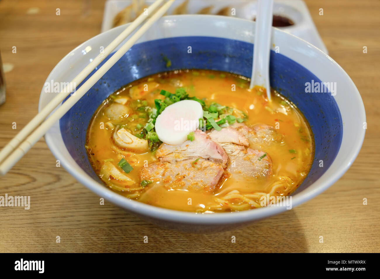 Nouilles Ramen du porc. Prêt à manger Banque D'Images