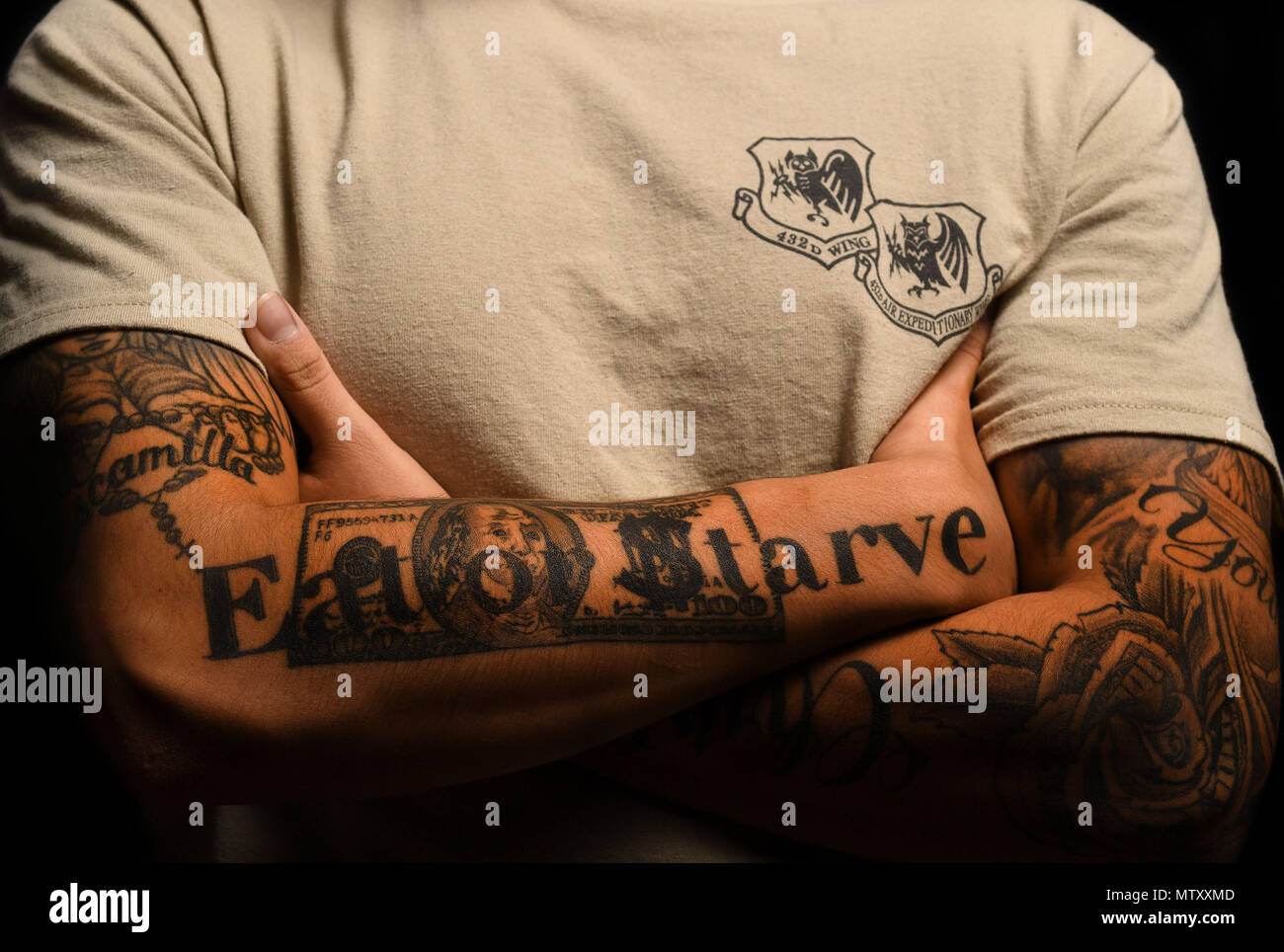 Tatouage Symbole Lutte Contre Le Cancer Tattoo regulations Banque de photographies et d'images à haute résolution -  Alamy