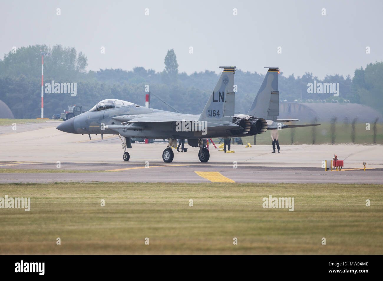 Un F-15C Eagle à la 48e Escadre de chasse quitte la piste à RAF Lakenheath dans Suffolk après une sortie de formation. Banque D'Images