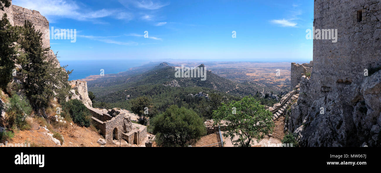 Vue panoramique à partir de Kantara Castle dans la République turque de Chypre du Nord. Banque D'Images