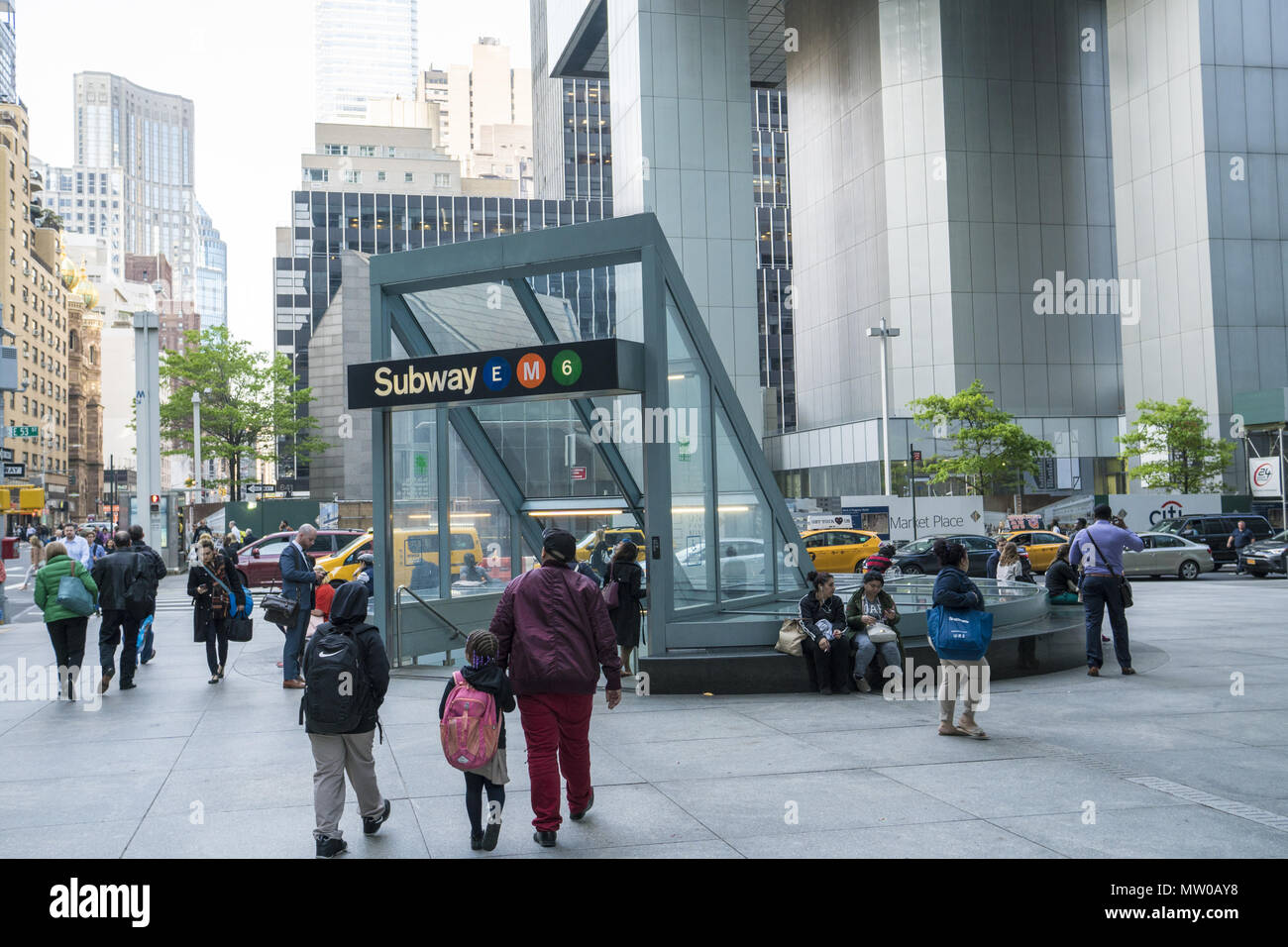 Entrée du métro sur Lexington Avenue à la Citicorp Building à la 53e rue à l'Est de Midtown Manhattan. NYC. Banque D'Images