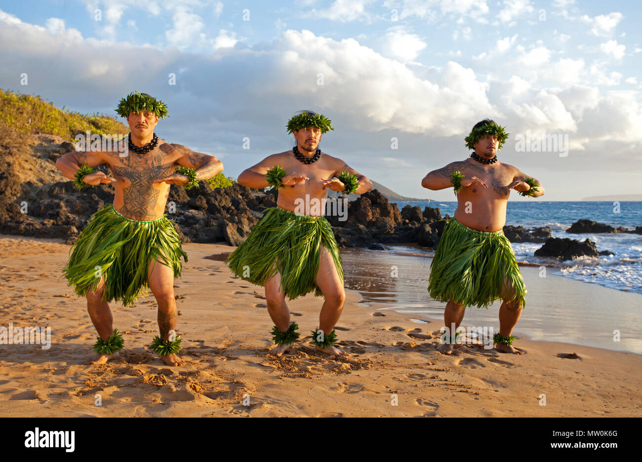 Trois danseurs hula mâle de Wailea, Maui, Hawaï Banque D'Images