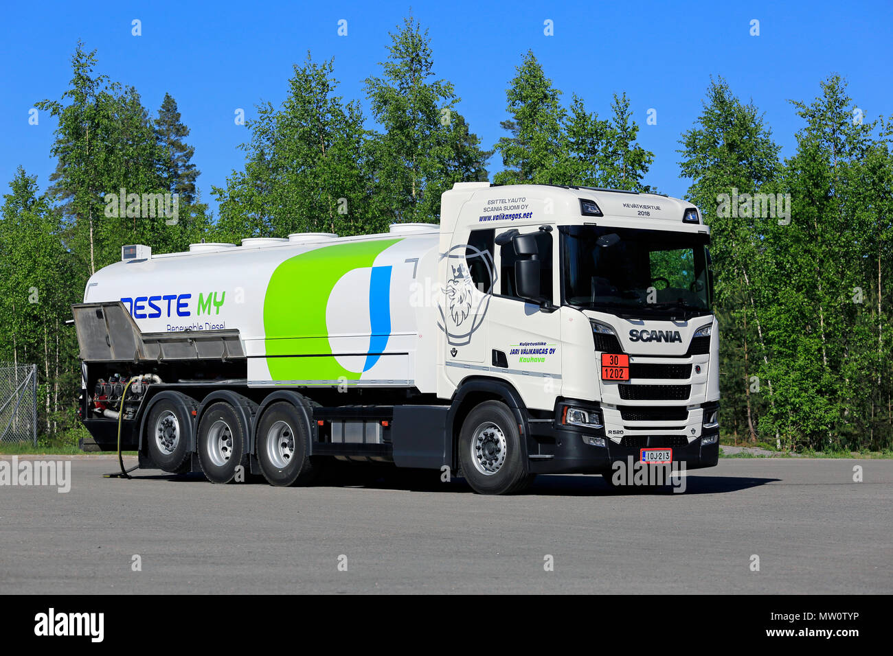 Blanc nouveau Scania R520 B8x4 camion-citerne de carburant de diesel renouvelable de Neste sur mon Tour 2018 Scania de Lohja en Finlande - 25 mai 2018. Banque D'Images