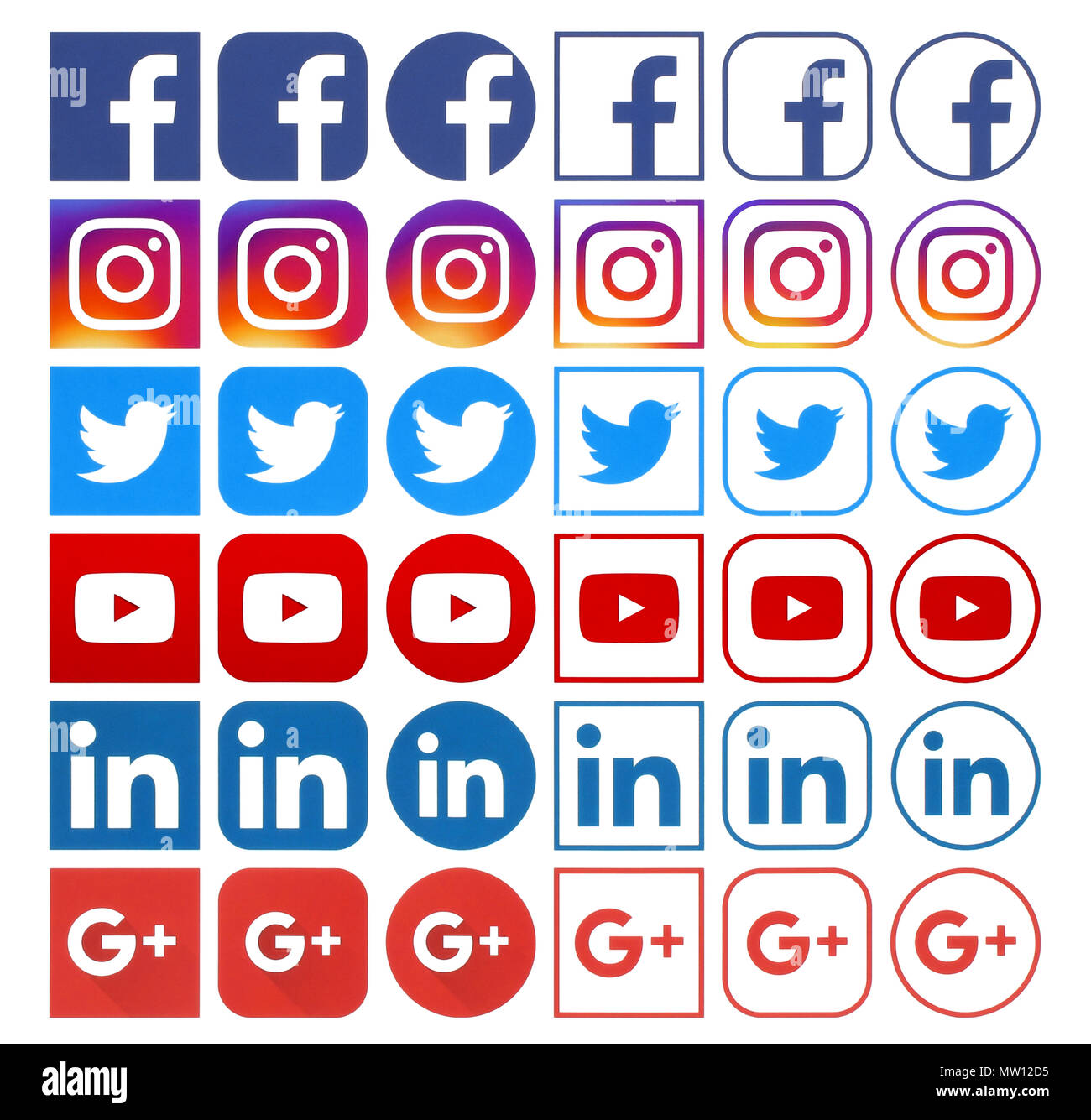 Kiev, Ukraine - le 04 avril 2018 : Collection d'icônes de médias sociaux populaires imprimés sur papier blanc : Facebook, Instagram, Linkedin, Google Plus, Banque D'Images