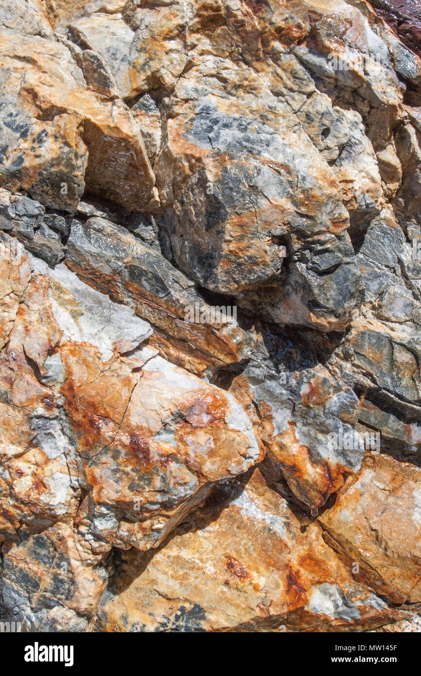 Close up detail d'une paroi de rochers dans les montagnes. Banque D'Images