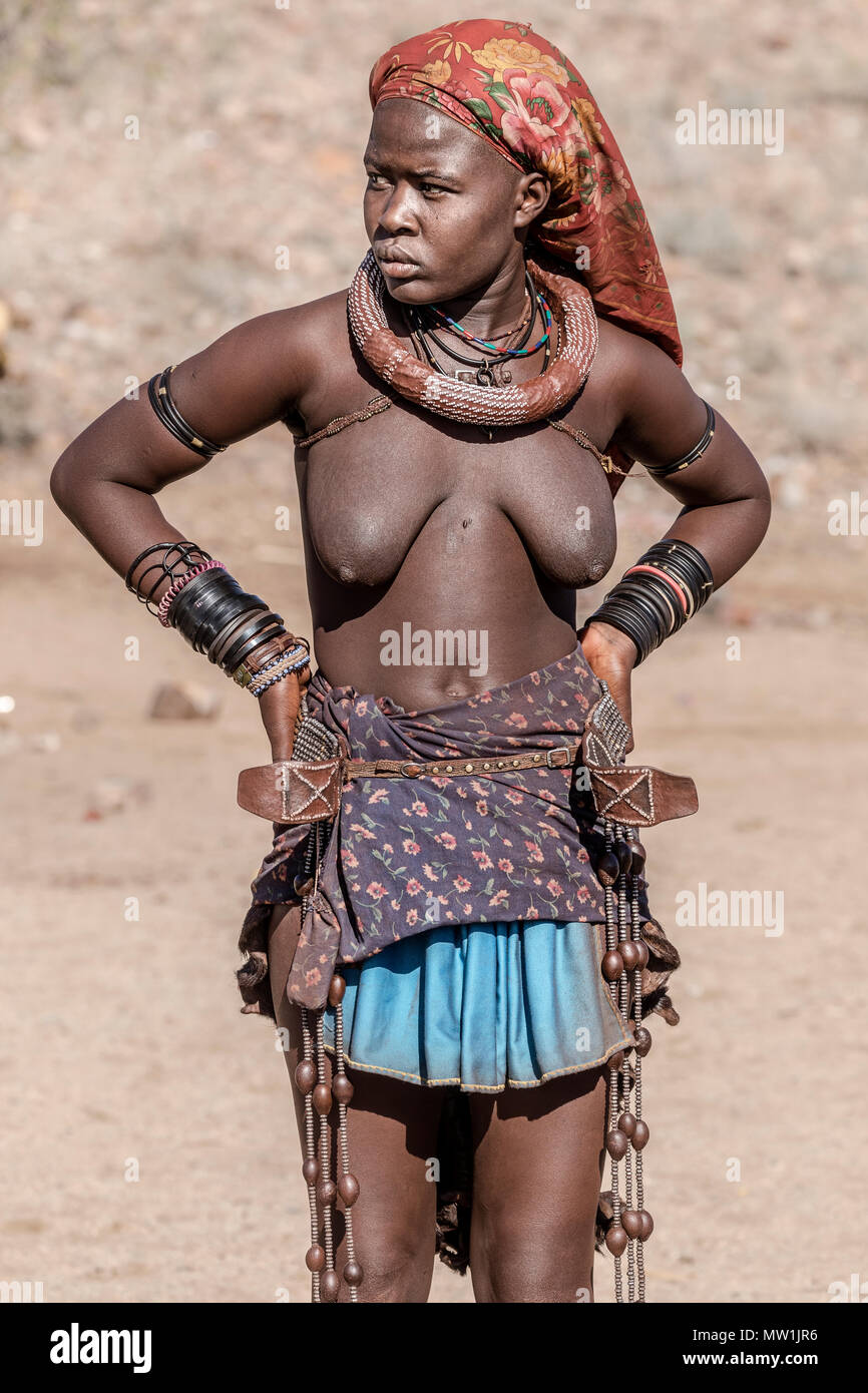 Himba, village tribal, Namibie, Afrique Banque D'Images