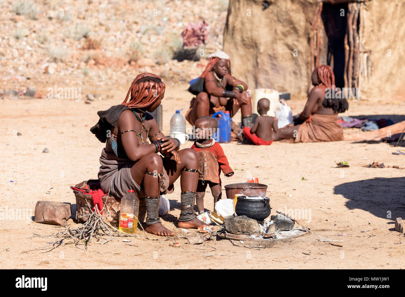 Himba, village tribal, Namibie, Afrique Banque D'Images
