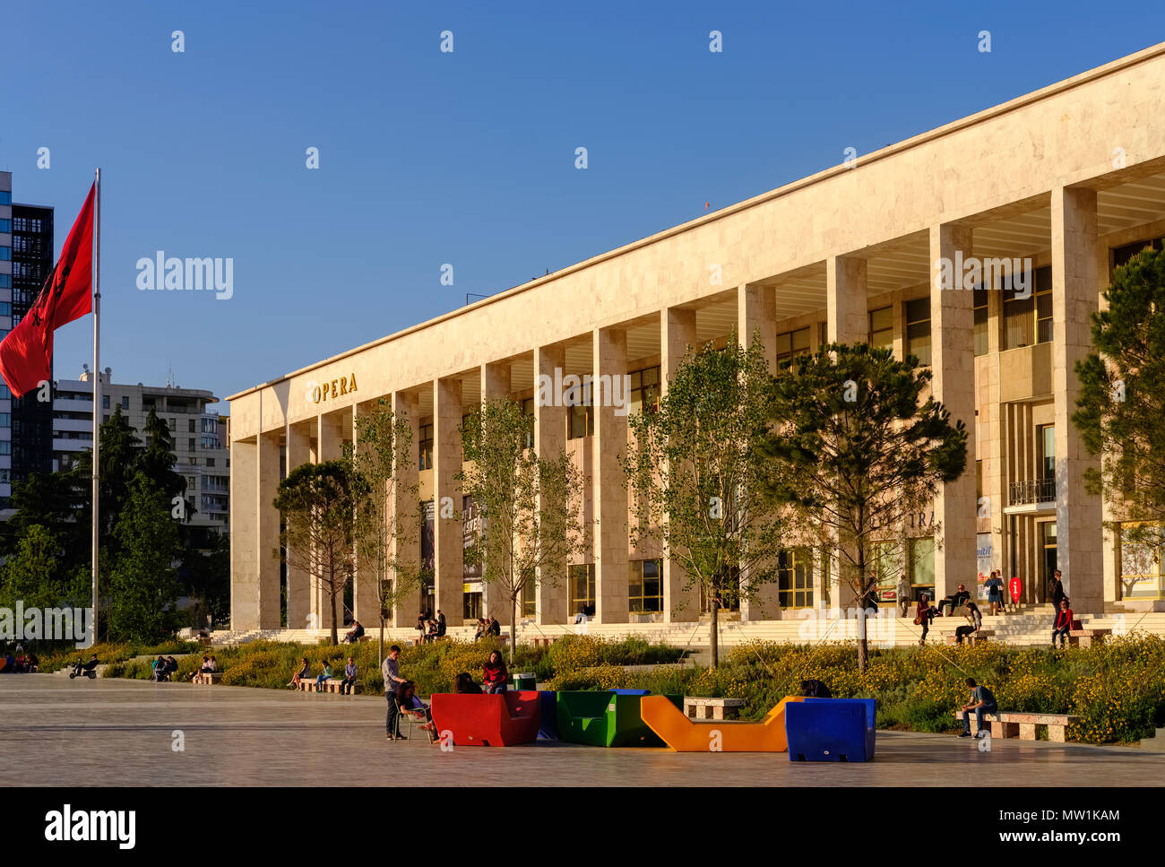 Palais de la Culture à l'Opéra et de la Bibliothèque nationale, la place Skanderbeg, Tirana, Albanie Banque D'Images