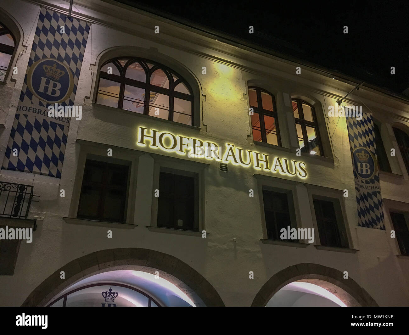 Munich, Allemagne - le 23 mai 2017 : La célèbre Hofbraeuhaus à Munich (München) dans la nuit Banque D'Images