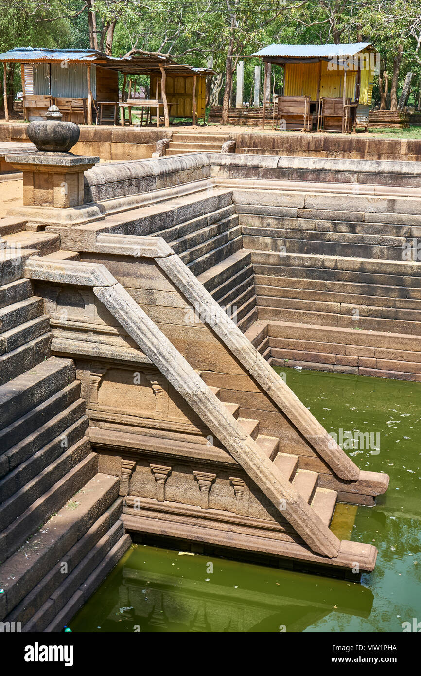 Paire de bassins de baignade royale appelée Kuttam Pokuna à Polonnaruwa Banque D'Images