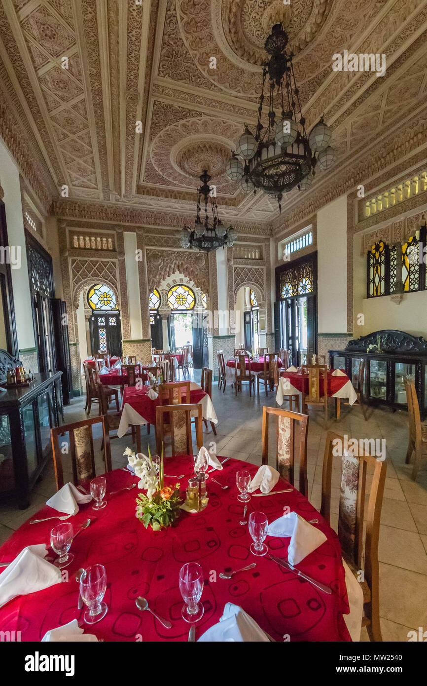 Vue de l'intérieur de l'Palacio de Valle, Valle's Palace, à Punta Gorda, Cienfuegos, Cuba. Banque D'Images