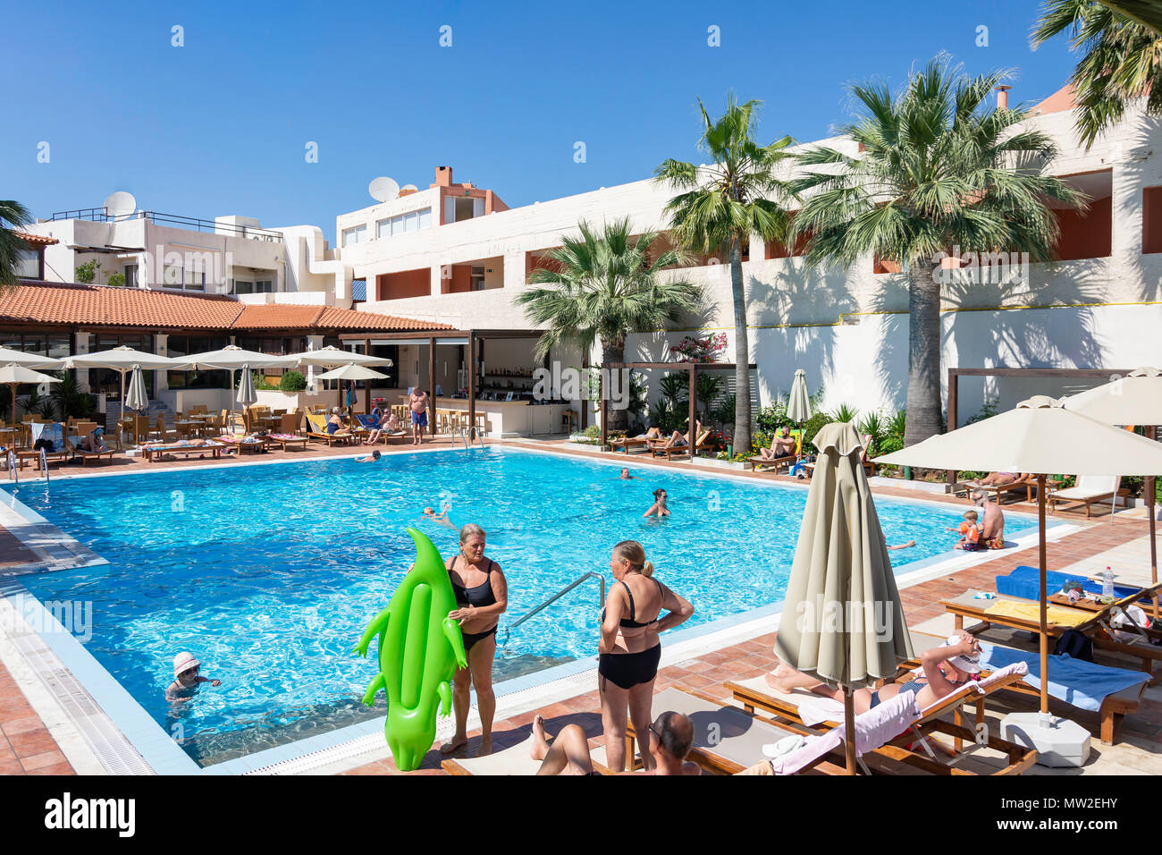 Piscine, Leoniki Résidence Diamond Hotel, Platanes, Rethymno, Crète (Région) Crète, Grèce Banque D'Images